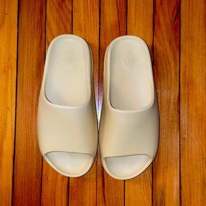 Yeezy Slide Desert Sand Men’s
